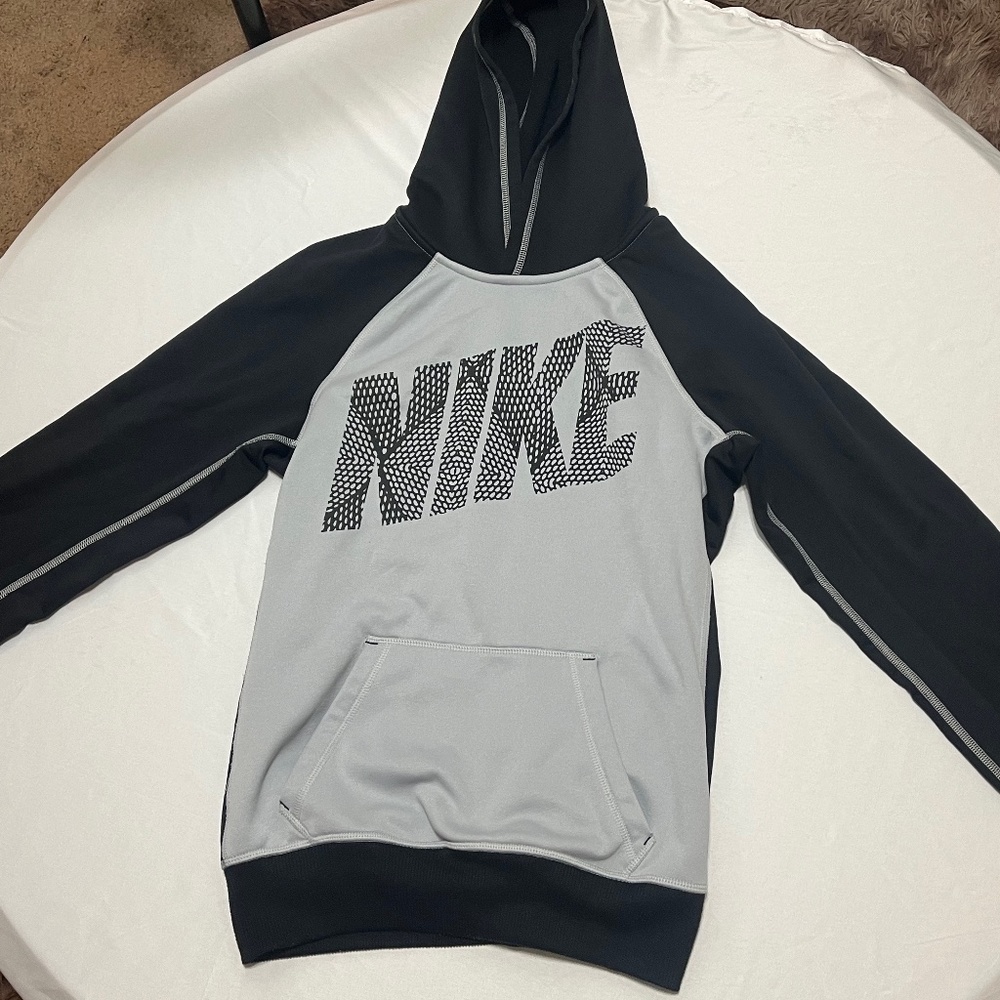 nike therma fit hoodie